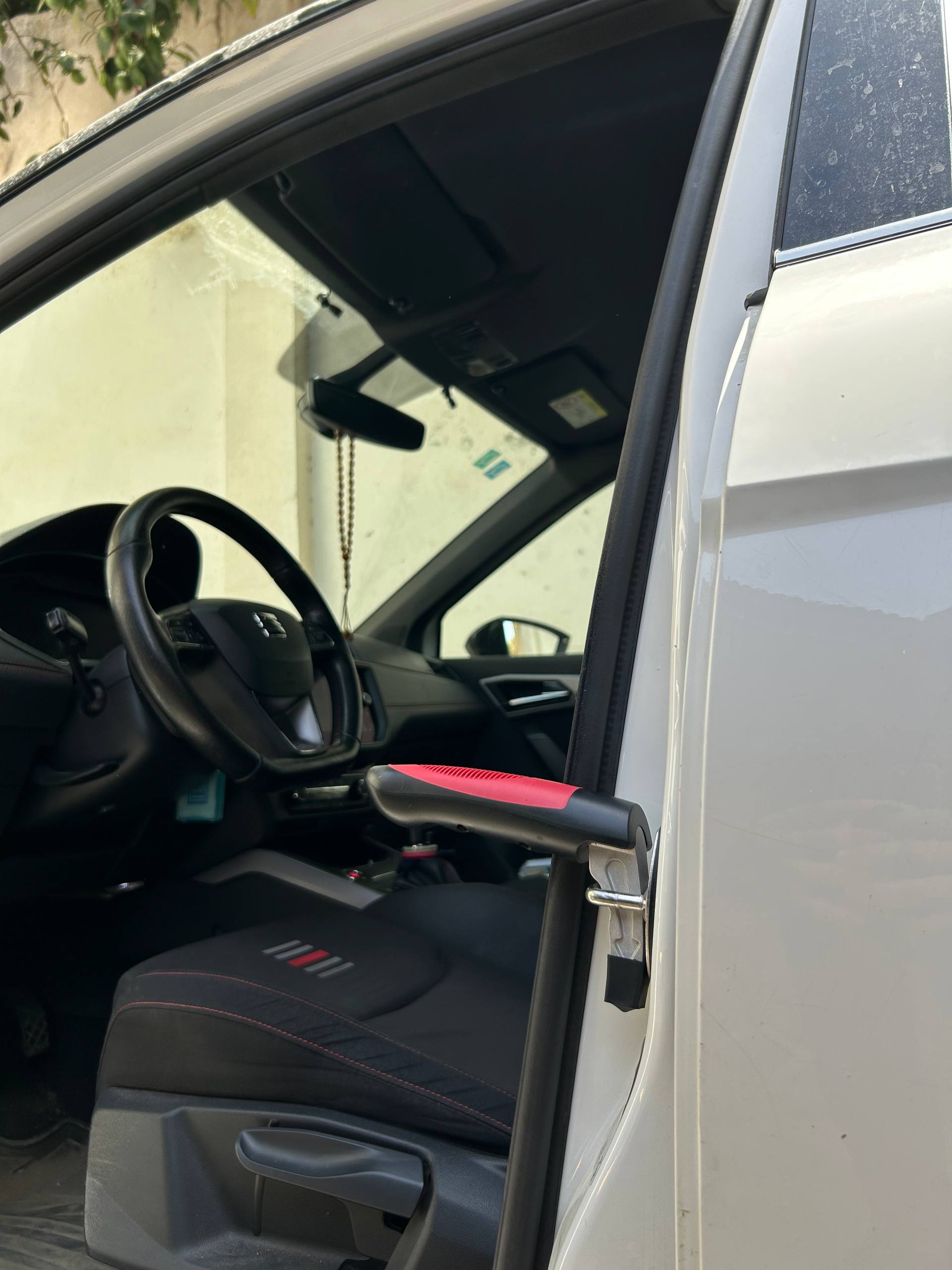 مسند ذراع دخول السيارة متعدد الاستخدامات